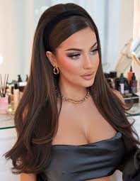 Candi Lindsay's Instagram, Twitter & Facebook