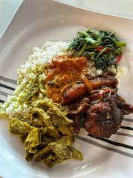Makanan khas kalimantan tengah kebanyakan lahir melalui tangan masyarakatnya yang berasal dari suku banjar dan dayak. Cyberjaya Info Ø¹Ù„Ù‰ ØªÙˆÙŠØªØ± Hidangan Makanan Tengah Hari Di Sini Memang Menarik Daging Masak Lemak Cili Api Tu Sedap Lagipun Chefnya Orang Negeri Sembilan Https T Co Dt9iubvizg