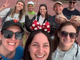 Happy Dermatologist Day! The @umassdermatology residents had a blast at the  AAD 2025 Annual Meeting in Orlando last weekend with a pit stop at  @waltdisneyworld ✨ 🥼 📚 🏰