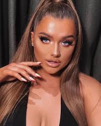 𝗦𝗡𝗔𝗧𝗖𝗛𝗘𝗗 ⚡⚡ @rachleary wears the 26" Super Sleek Invisi®️Ponytail  in shade 'Mocha Melt' ✨ made from 100% human hair, this luxury clip-in pony  can be heated and styled just like your natural