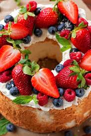 Light Fluffy Cloud Like Classic Angel Food Cake This Stunning Cake Only Takes A Few Simple Ingredients To Make Angel Food Cake Recipes Fruit Topped Cake