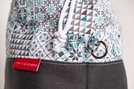 This zip top project bag is perfect for knitters and crocheters. Knitting Project Bag Sewing Pattern