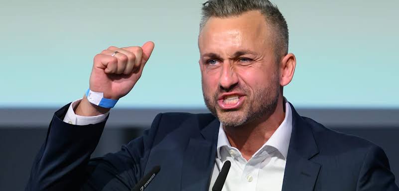 AfD-Parteitag in Magdeburg: Schulen als „Gehirnwäsche“, Erinnerungskultur  als „Schuldkomplex“ - WELT