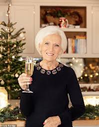 Mary teaches three novices to make festive feasts with help from jay blades, tom allen and angela scanlon. Mary Berry My Festive Rescue Daily Mail Online