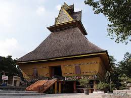 Pada awalnya satu rumah adat ditempati. Pin Di Rumah Tradisional Indonesia