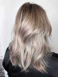icy blonde trotzdem naturlich haarfarben kuhles blond weissblonde haare balayage braune haare