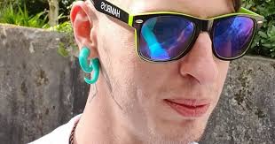 Dad put baby's mum in 'headlock' after school run drama