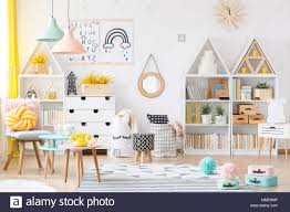 Die straße ohne mantel ? Zwei Einfache Plakate Hangen An Weisse Wand Im Kinderzimmer Einrichtung Mit Material Korbe Holzmobeln Und Pastellfarben Lampen Stockfotografie Alamy