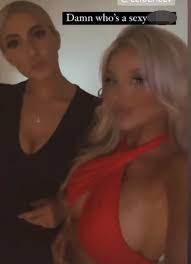 Im hintergrund liegt ryans freundin mit unterwäsche im bett. Lcsja71iuqez7m