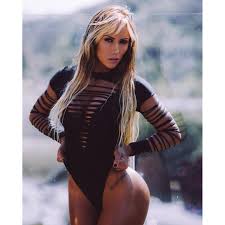 Sonia isaza es una modelo e influencer de origen colombiano, conocida tanto en su país como a nivel latinoamericano por sus exuberantes atributos físicos, producto de su pasatiempo como. Sonia Isaza Is Ripped To Shreds Flex Offense