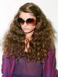 Cheveux Boucles 50 Idees Reperees Sur Pinterest Disco Hair Curly Hair Styles Hair Styles