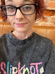 Short haircuts with green sparkly bows