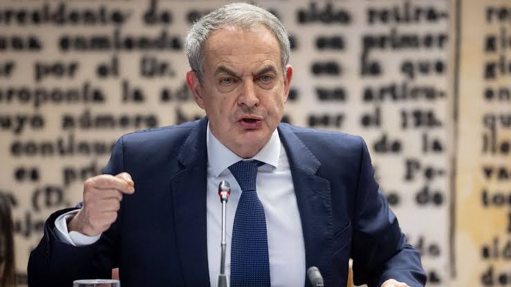 Zapatero, hundido, se siente traicionado por su 'testaferro': «Estoy muerto»
