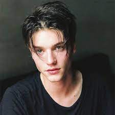 The Curtain Haircut Interesting Ways To Wear Curtains In 2020 Curtain Haircut Middle Part Hairstyles Haircut Parts