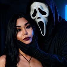 Qué haces que no contestas?" -Yo: