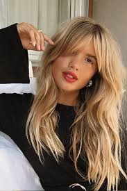 May 03, 2022 · con frangetta a tendina, ad arco, dritta, in stile anni ’70, corta o lunga e voluminosa, scopriamo quali sono i migliori tagli di capelli con frangia 2022 sfogliando le foto e le idee di look degli hairstylist e dei parrucchieri famosi. Frangia A Tendina A Chi Sta Bene Donne Magazine