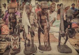 Peresmian jew rumah bujang di kampung awok distrik siret kab asmatjew adalah rumah adat suku asmat. Suku Asmat Sebaran Ciri Budaya Upacara Adat Rumah Adat Bahasa Seni Tari Ukiran