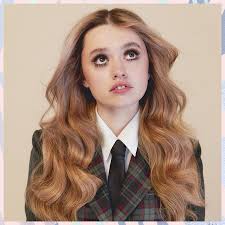 She studied acting at the royal academy of dramatic art (rada) where she graduated in 2017, obtaining ba degree in acting. Aimee Lou Wood On How Sex Education Inspired Her To Go To Therapy Glamour Uk