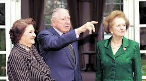 Joaquín josé lavín infante (santiago, 23 de octubre de 1953) es un economista, académico y político chileno, militante del partido unión demócrata independiente (udi). La Detencion De Pinochet En Londres Y La Democracia Semi Soberana Ciper Chile