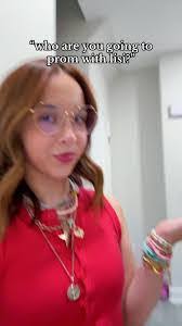 Shannon Weddle's Instagram, Twitter & Facebook