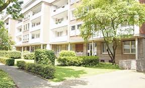 Wohnung in krefeld has a balcony and is located in krefeld, within just 1.1 mi of seidenweberhaus krefeld and 1.1 mi of theater krefeld mönchengladbach. Kr Bismarckviertel Frisch Sanierte 74m Wohnung Mit 2 Balkonen Und Blick Auf Moltke Gymnasium Kersting Immobilien