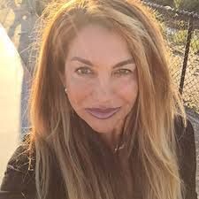 Suzanne Pyle's Instagram, Twitter & Facebook