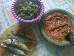 • 700 gr singkong (berat setelah dibuang kulitnya) • 450 ml santan. Adr On Twitter Aadhets Lalapan Syur Daun Singkong Ikan Asin Peda Sambal Terasi Buatan Ayahx Haikal ÊƒÆª Ú¡ Http T Co Zbhxbdkjeb