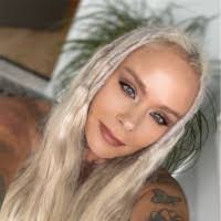 Jennifer Cat's Instagram, Twitter & Facebook