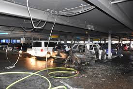 Ikea Bei Walldorf Auto Brennt In Parkhaus Eine Person Verletzt Wiwa Lokal Wiesloch Walldorf Rauenberg Und Dielheim