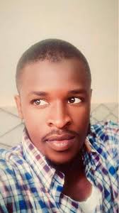 Ba mu san komai daga Nana Fadima ba sai falalolinta da wakokin da ake  akanta. Amma me macen zamanin nan da ta je jami'a za ta iya dauka a gurinta  duk da