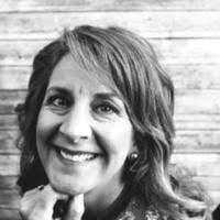 Lora Townsend's Instagram, Twitter & Facebook