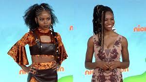  Riele Downs And Reiya Downs 2019 Kids Choice Awards Orange Carpet Youtube
