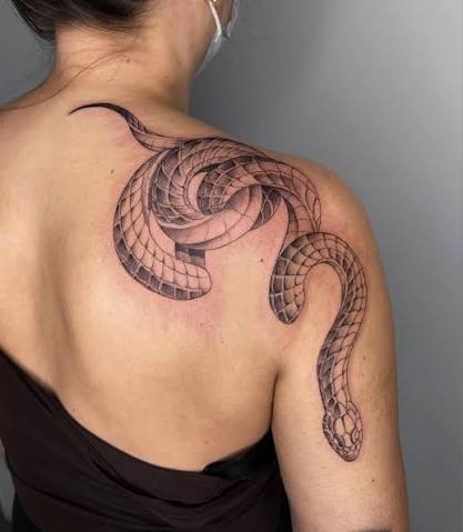 Snake that flows with the shoulder 🐍 scroll to see the original sketch and stencil. Who's next?