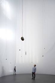Estudou na faculdade de arquitetura e urbanismo da universidade de são paulo e no ateliê de sérgio fingermann. 17 Ideias De Carlito Carvalhosa Nara Roesler Galeria Nara Roesler Instalacao De Arte De Luz