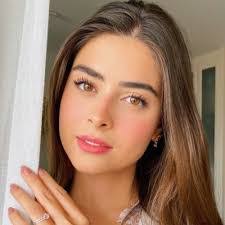 Stephanie Moya's Instagram, Twitter & Facebook