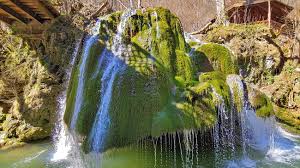 Deținem brandul, terenuri, expertiză în horeca și suntem în căutarea unuia sau mai multor investitori mari pentru a participa la dezvoltarea turistică a zonei. Cascada Bigar Judetul Caras Severin 2021 Paralela 45
