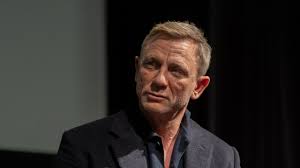 Daniel craig is an english actor who has a net worth of $160 million. Il1tm I9giwwtm