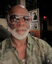 It's crazy seeing this, because at the same time we're watching a  commercial that's currently playing with him in that make us feel like he's  not for @kamalaharris it come across as