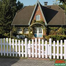 Klassisches Design In Drei Formen Der Elegant Weisse Uno Easy Vorgartenzaun Trennt Nicht Einfach Nur Ihr Grundstuck Ab Er Fasst Ih Gartenzaun Weisser Zaun Zaun