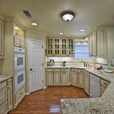 My kitchen is white but my kitchen is small and the cabinets and appliances just kind of blend around the room and doesn t close in the space. 75 Beautiful Kitchen With Beige Cabinets And White Appliances Pictures Ideas July 2021 Houzz