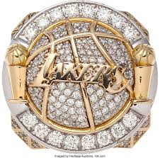 Rings are presented to the team's players, coaches, and members of the executive front office. 2010 Los Angeles Lakers Nba Championship Ring With High Tech Lot 81965 Heritage Auctions