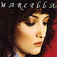 Marcella aveva appena 13 anni quando ha partecipato e vinto il suo primo concorso canoro, ma è stata squalificata perché troppo piccola. Marcella Bella