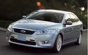 The front end very clearly takes inspiration from that aforementioned leak, with an octagonal grille shape containing a geometric mesh texture. Spy Shots Ford Mondeo Production Version