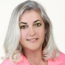 Stacy Tuttle's Instagram, Twitter & Facebook