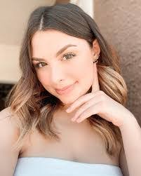 Mari Hardy's Instagram, Twitter & Facebook