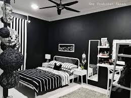 Hitam putih taken from lelaku album's. Ilham Media Bilik Tidur Tema Hitam Putih Kredit Emy Facebook