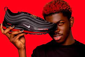 We would like to show you a description here but the site won't allow us. Schuhe Mit Menschenblut Nike Verklagt Hersteller Der Lil Nas X Satan Shoes Gq Germany