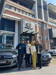 Maybe you would like to learn more about one of these? Bagi Kereta Mewah Dekat Staf Tya Arifin Asyraf Khalid Tunjuk Riak