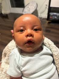 What a beautiful baby. 😍