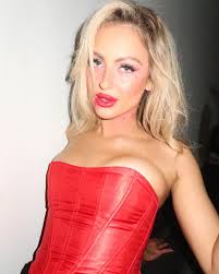 bloodsucker 🧛🏻‍♀️